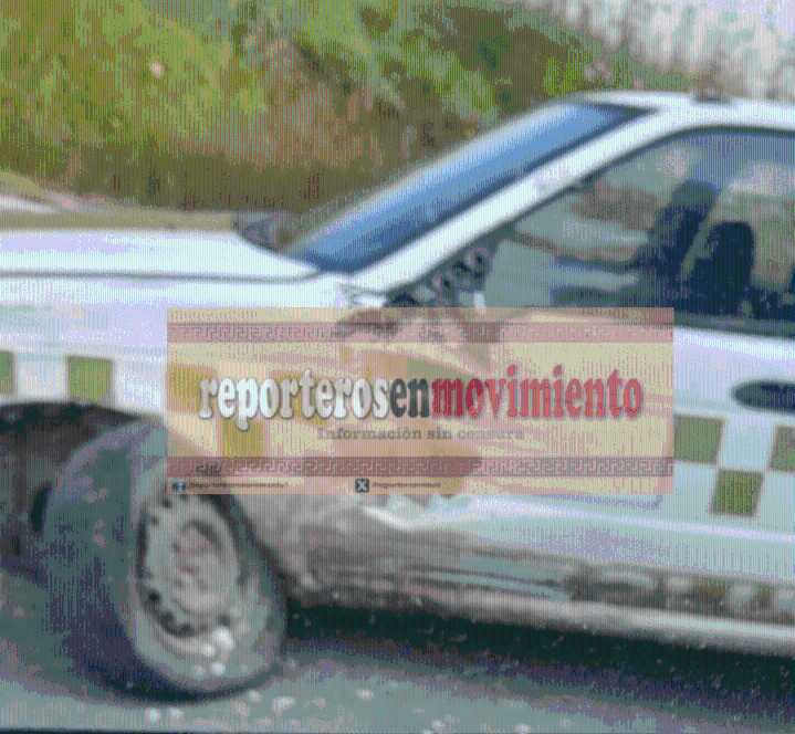TAXI TERMINÓ INSERVIBLE AL SER IMPACTADO POR UN VEHÍCULO PARTICULAR EN SAN MIGUEL ALMOLOYAN