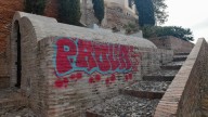 Hace una pintada vandálica en el Aljibe del Zenete y se expone a una sanción de hasta 3.000 euros