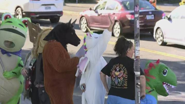 Portland ICE protest latest: Sen. Merkley applauds 'joy and whimsy' despite federal intervention