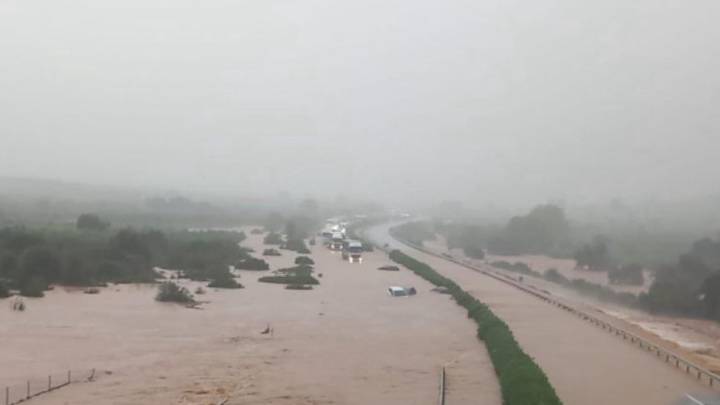 "Nos decían que seguramente teníamos que pasar la noche": Miles de personas se ven afectadas por las lluvias en el sur de Tarragona