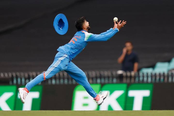 Shreyas Iyer admitted to Sydney hospital after left rib cage injury