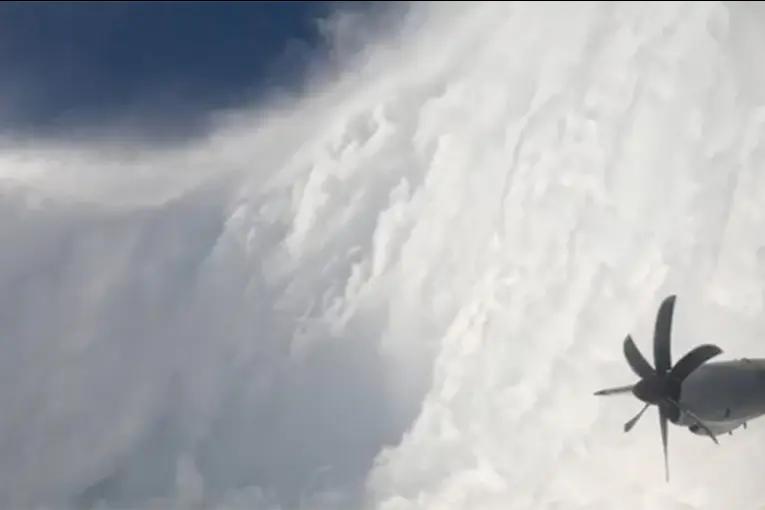 Captan desde adentro el ojo del huracán Melissa, que golpea ferozmente a Jamaica