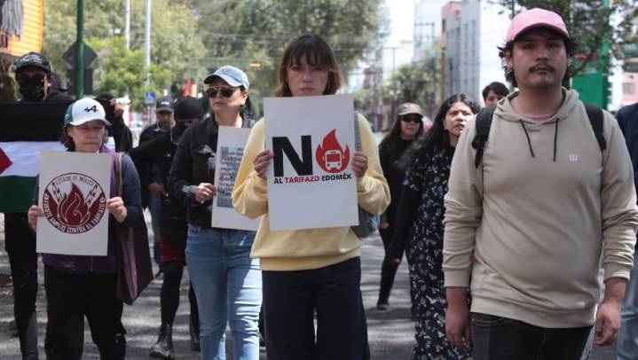Marchan en Edomex contra alza en transporte