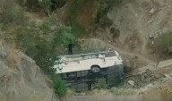 Bus de un grupo de cumbia se despista y cae a abismo en Canta: vecinos auxilian a los heridos