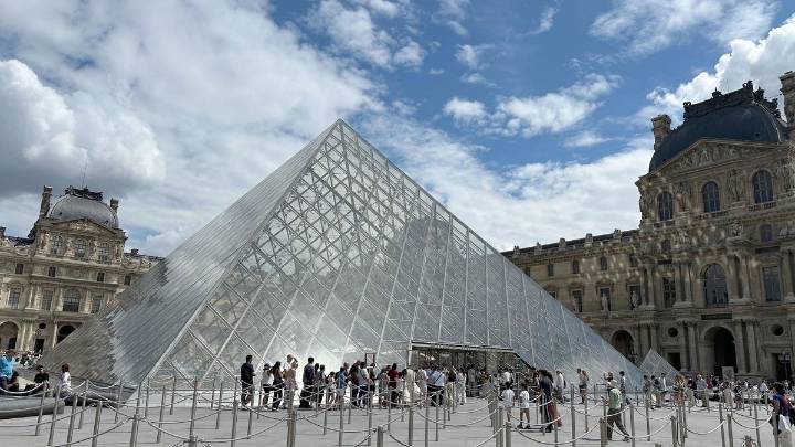 Robo histórico en el Museo del Louvre: qué se sabe hasta el momento