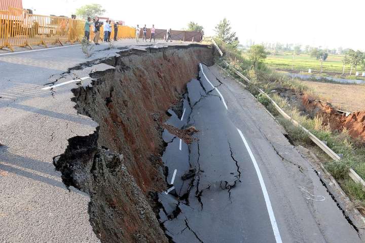 Bhopal-Vidisha Bypass Caves In, Major Tragedy Averted; 100