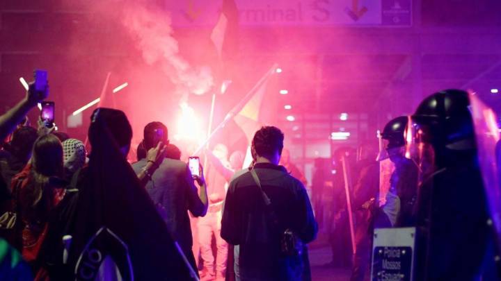 Tensión en Barcelona: los Mossos cargan con gas pimienta contra los manifestantes por Palestina