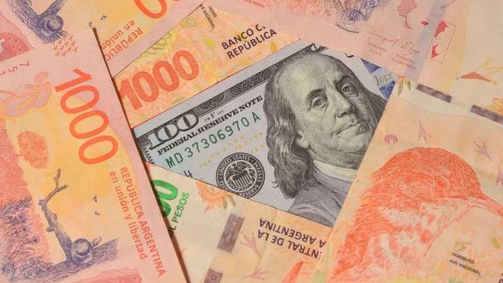 Dólar blue y dólar oficial hoy: a cuánto cotizan este domingo 19 de octubre
