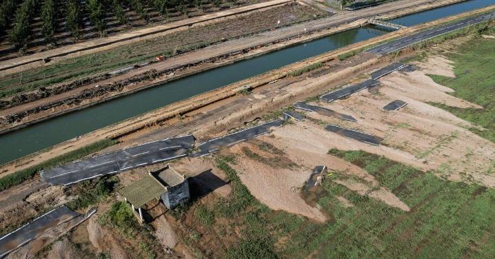 Carreteras deshechas y un pueblo con agua enturbiada: el día siguiente de los aguaceros del Ebro