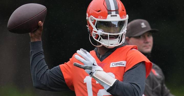 Browns' QB question: Stay the course with Dillon Gabriel or give Shedeur Sanders a shot?