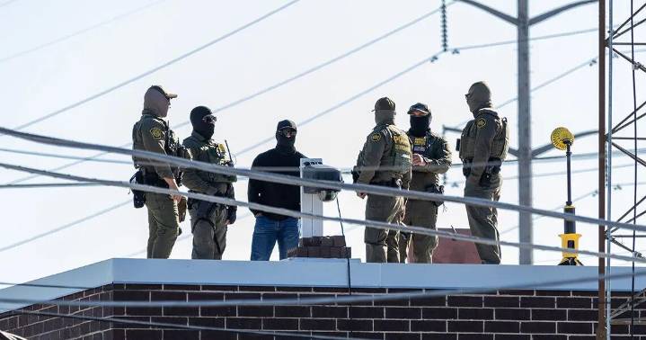 Immigration officials seek to justify use of force on Chicago