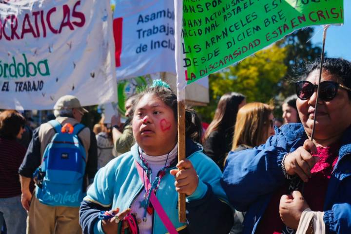 Discapacidad en emergencia: trabajadores comenzaron un paro y denunciaron un "genocidio por goteo"