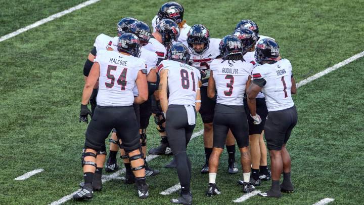 Long's fourth-quarter score sends Eastern Michigan past Northern Illinois, 16