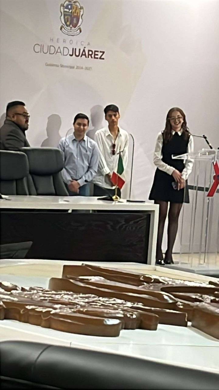 Presentan pasarela con diseños de talentos locales por Halloween