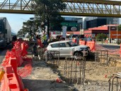 Conductora pierde el control y choca contra obra en La Rioja