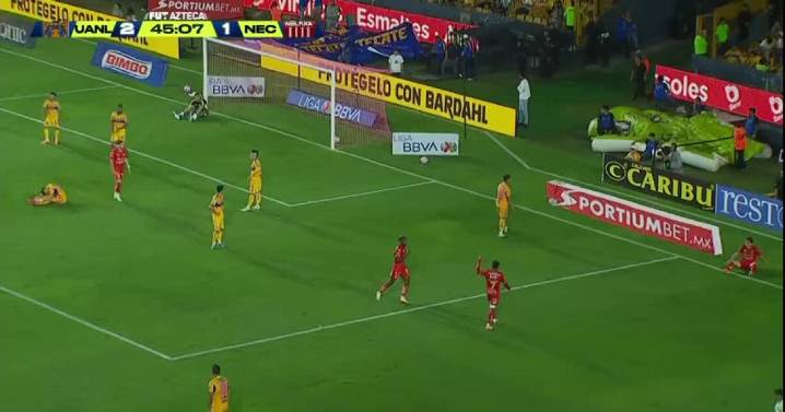 ¡DOBLETE de Cambindo! El colombiano empata el partido para el Necaxa vs Tigres (VIDEO)