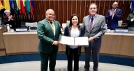 Directora de Salud Mental del Minsa recibe premio de la OPS a la gestión y liderazgo en servicios de salud