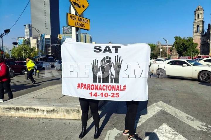 Protestan trabajadores del SAT;  piden justicia laboral