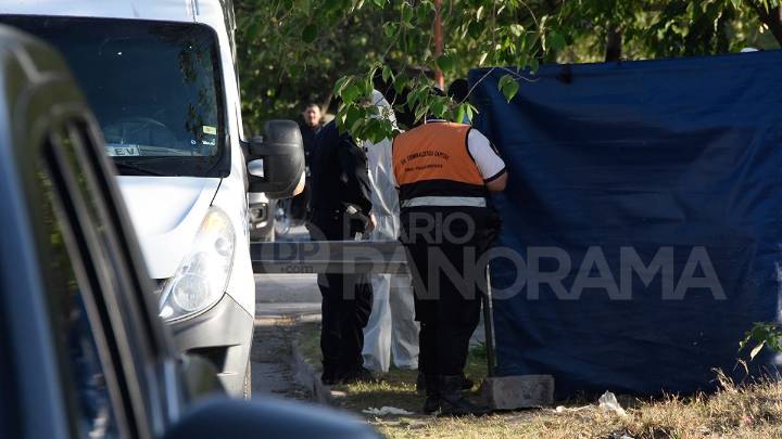 Bº Juan Felipe Ibarra: hallaron el cuerpo de un hombre colgado al costado del canal