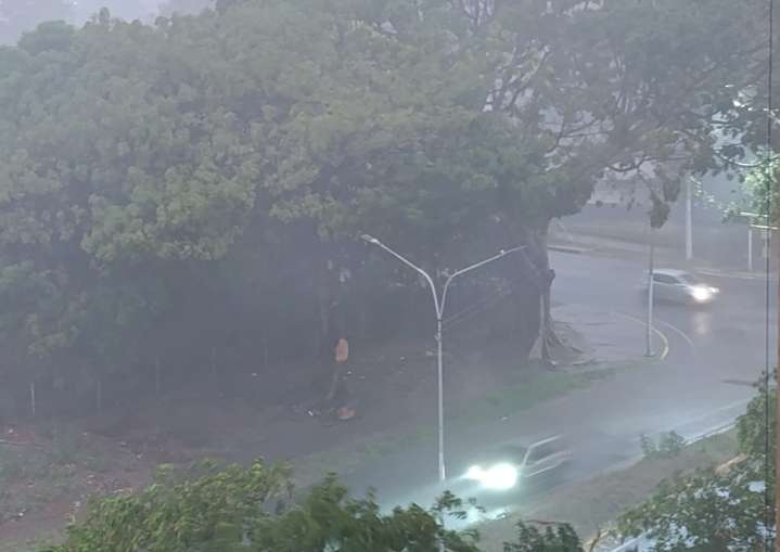 Lluvia intensa cae en Puerto Ordaz este lunes