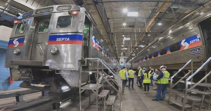 FRA extends SEPTA's Silverliner IV railcar inspection deadline by 2 weeks