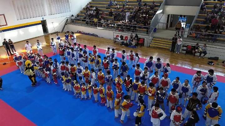 Más de 100 taekwondoínes participan en el fogueo “Esperanza Celayense”
