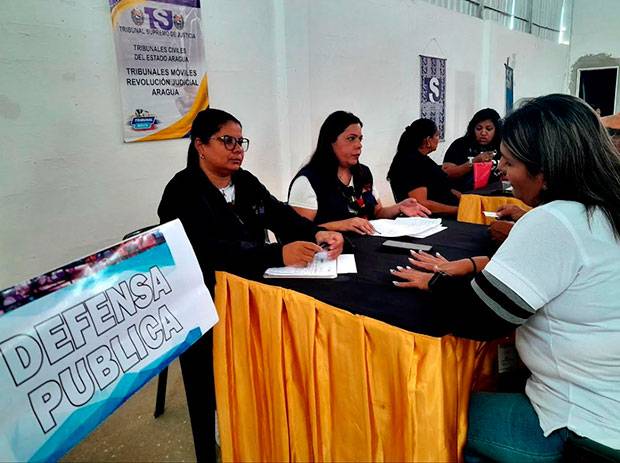 Tribunales móviles atendieron a familias de la comuna Visión de Chávez