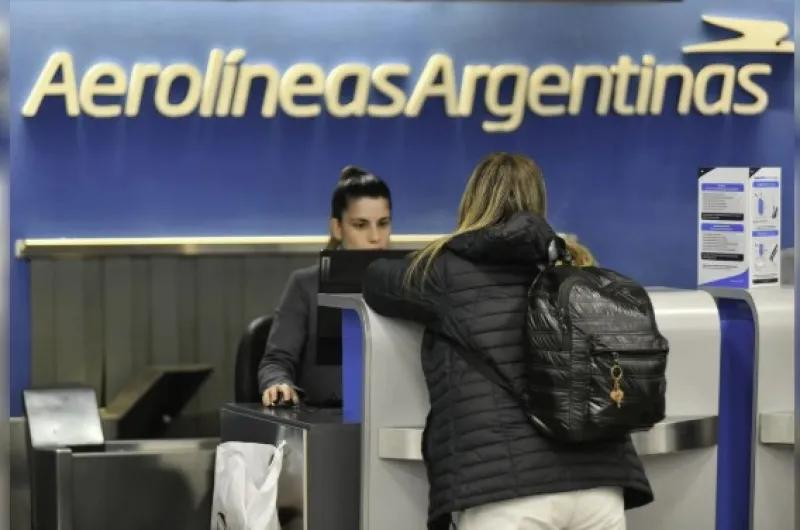 Casi 100 vuelos de Aerolíneas Argentinas afectados por asambleas de pilotos