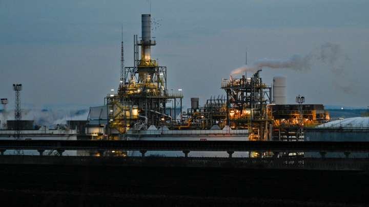 El Precio del Petróleo Sube Tras las Sanciones de Estados Unidos a las Grandes Petroleras Rusas