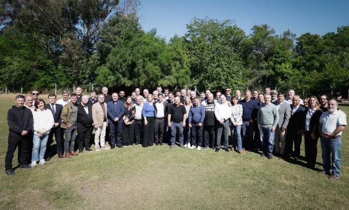 Tras las duras críticas de CFK, Kicillof recibió a intendentes