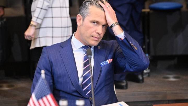 Plane Carrying Pete Hegseth Makes Emergency Landing