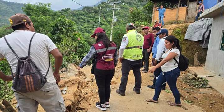 Desalojan al menos 9 viviendas por deslaves en Zenzontepec