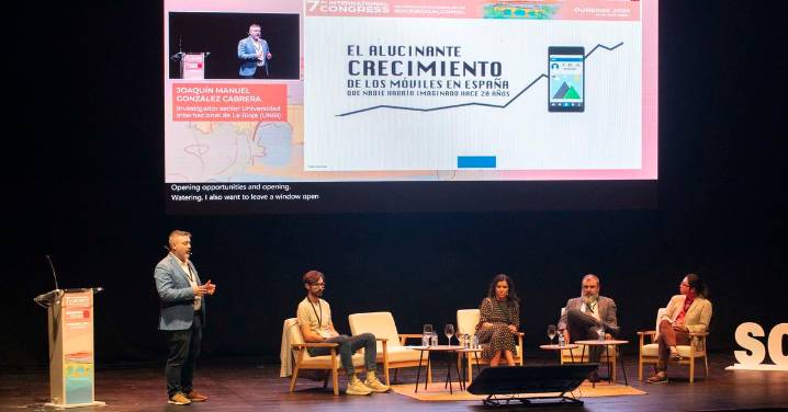 Socidrogalcohol alerta sobre la dependencia crónica de  los móviles entre jóvenes