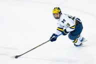 Michigan hockey completes season-opening sweep with 7