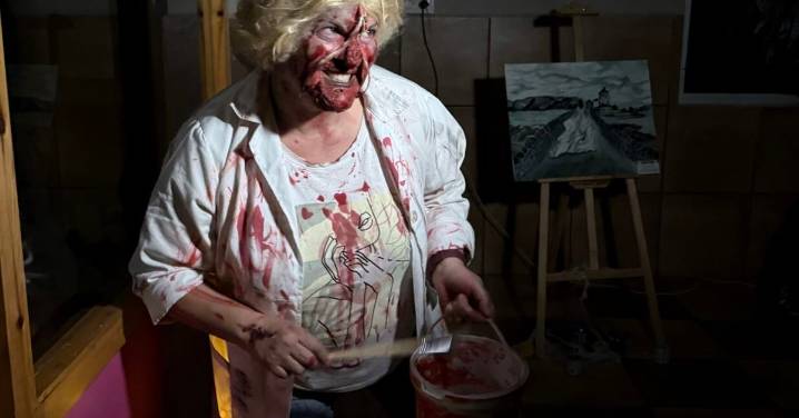 Más de 300 jóvenes participan en la noche de Halloween en Guijuelo