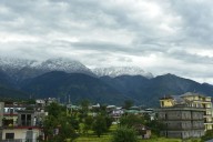 Fresh snowfall on Dhauladhar ranges brings chill to Himachal towns