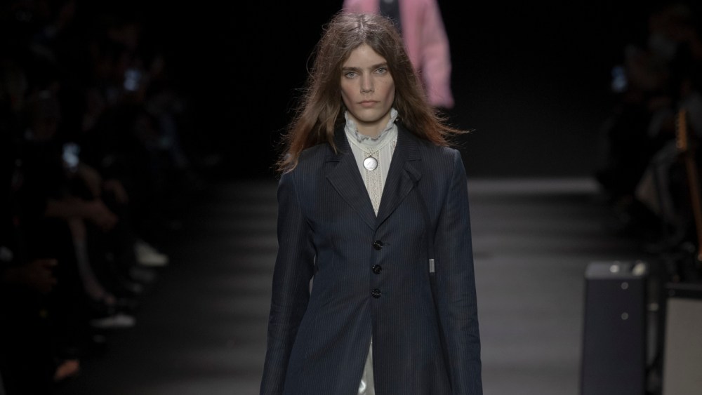 Ann Demeulemeester Spring 2026 Ready-to-Wear Runway, Fashion Show & Collection Review [PHOTOS]