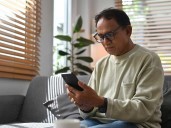 DEAR ABBY: Widower’s new romance includes a few red flags