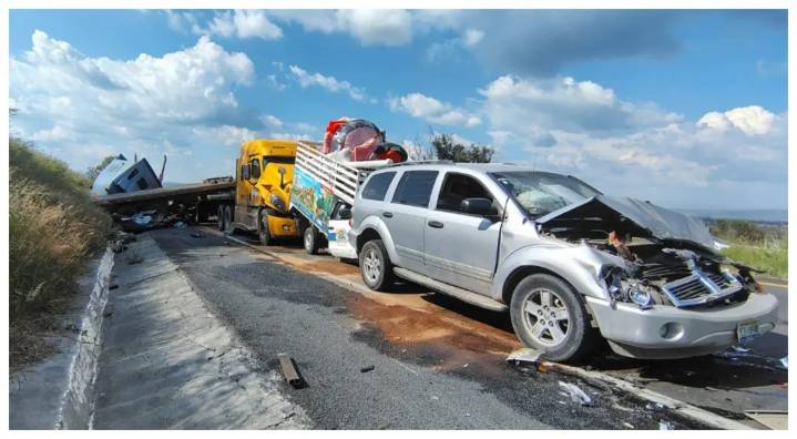 Carambola en autopista Maravatío–Zapotlanejo deja 23 lesionados en Ocotlán, Jalisco
