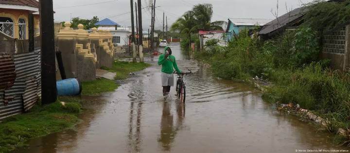 Jamaica teme destrucción masiva por poderoso huracán Melissa