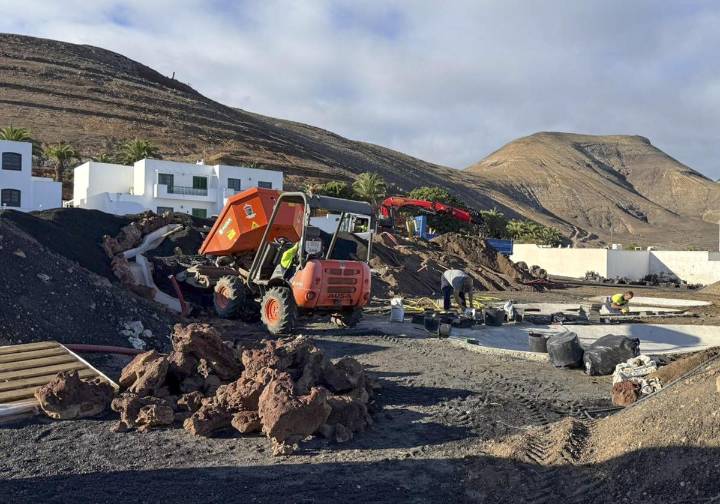Belén gigante en Yaiza, empieza el montaje