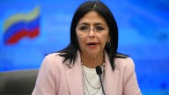 Delcy Rodríguez niega que haya hecho propuesta a EE.UU. y publica una selfie con Maduro