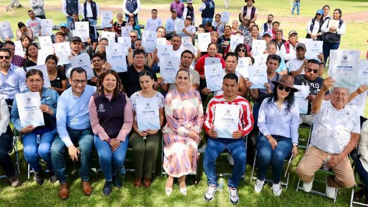 Vecinos de Las Liebres reciben escrituras a través del Imuvii