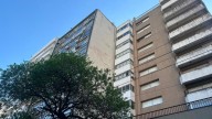 Un vecino le cortó la soga de seguridad a un trabajador que colgaba de un séptimo piso