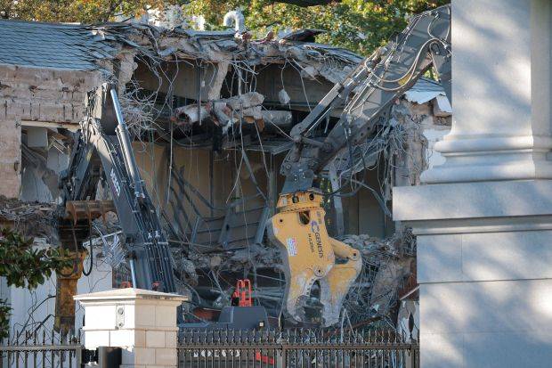 Demolition begins at White House to replace East Wing with Trump ballroom