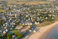 El auge de las segundas casas está creando un nuevo fenómeno: las ciudades de persianas bajadas