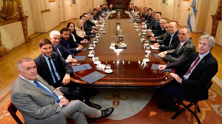 Antes de las elecciones, las transferencias a las provincias tuvieron dos meses de…