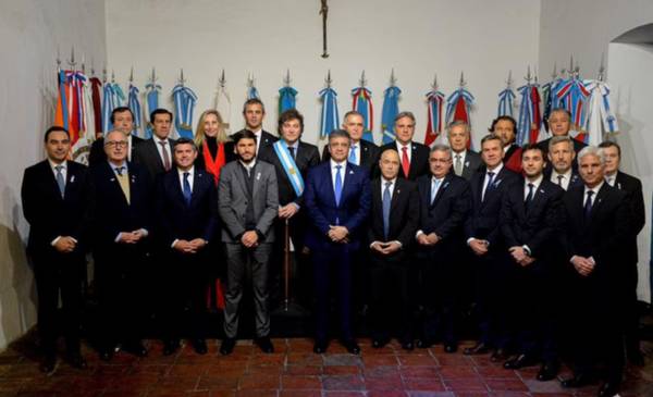 Cumbre por reformas: Milei recibe a gobernadores
