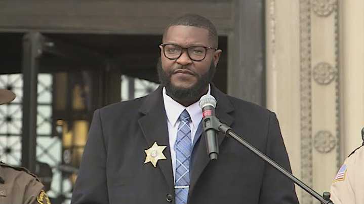 Judge jails St. Louis sheriff; mayor urges resignation