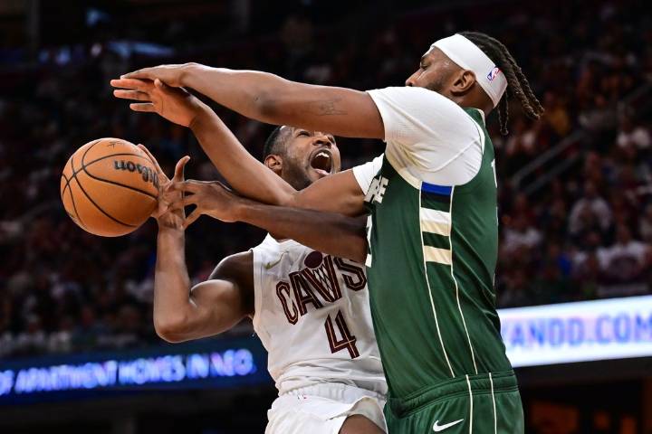 Deadspin | Evan Mobley's clutch free throws lift Cavs over Bucks